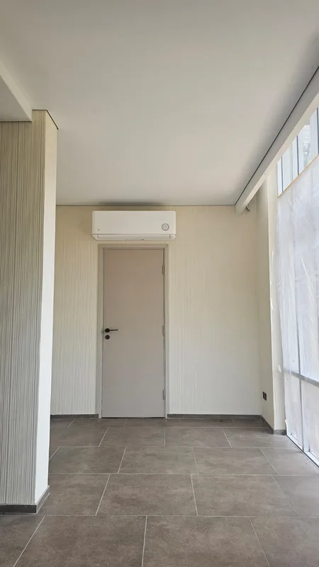 Натяжной потолок с теневым зазором — после монтажа LuxeSpan