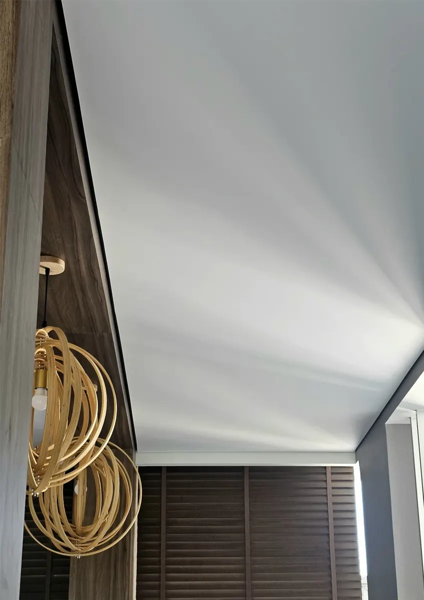 Shadow gap profile — floating ceiling effect